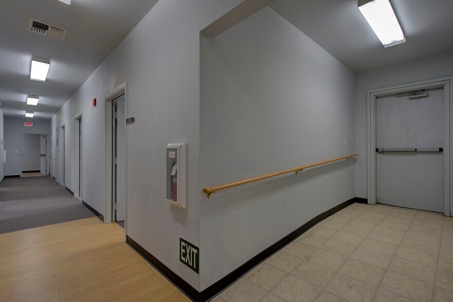 More Photos Of 295 Main St, Weed Office For Sale