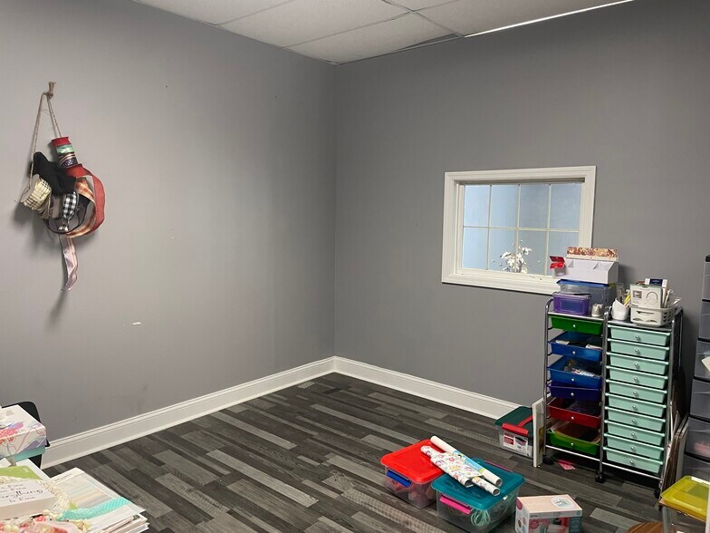 More Photos Of 182 Cornerstone Dr, Brunswick Showroom For Lease