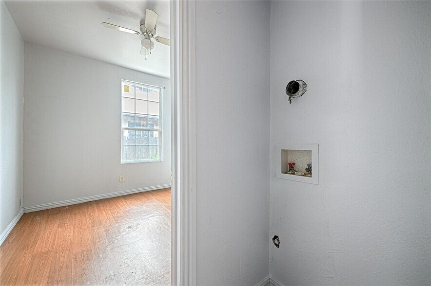 More Photos Of 3020 South Blvd, Dallas Apartments For Sale