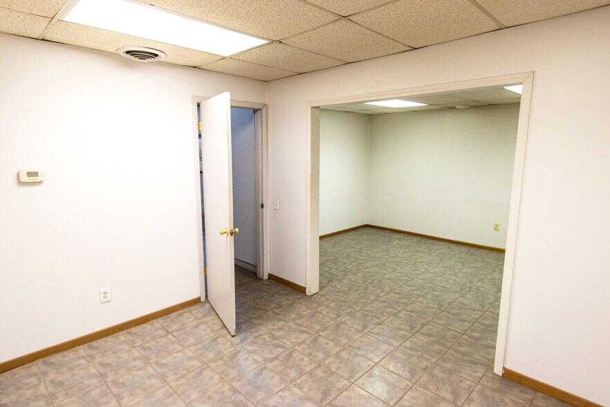 More Photos Of 640 N Heartland Dr, Sugar Grove Manufacturing For Sale