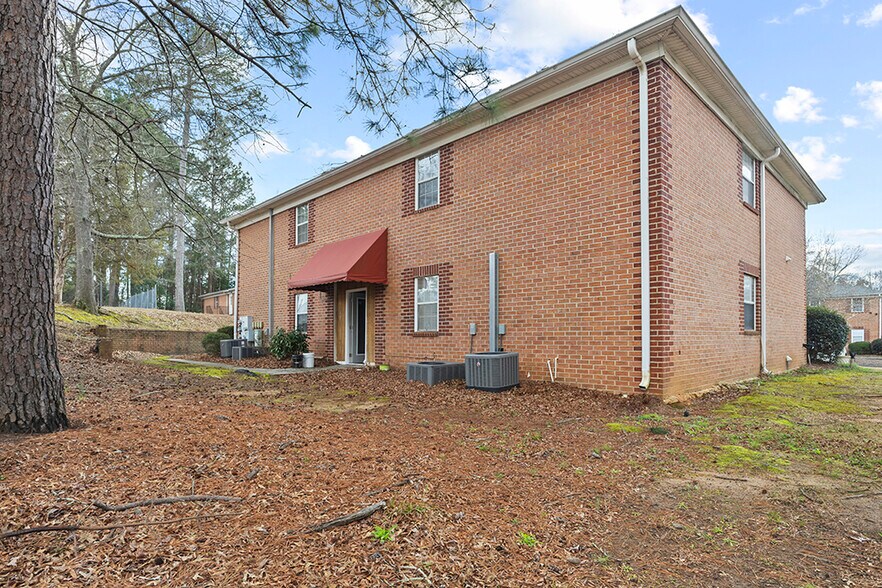 More Photos Of 170 Westwood Dr, Thomson Apartments For Sale