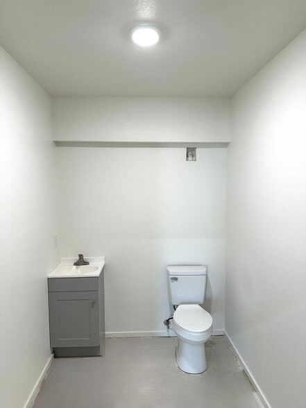 More Photos Of 10263 US Highway 69 N, Tyler Warehouse For Lease