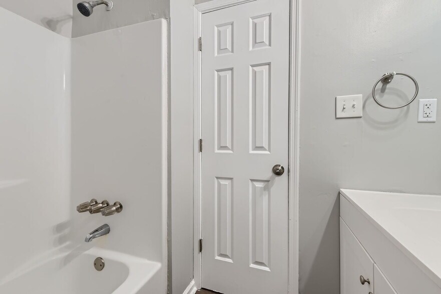More Photos Of 8537 Pineland Dr, Jonesboro Apartments For Sale