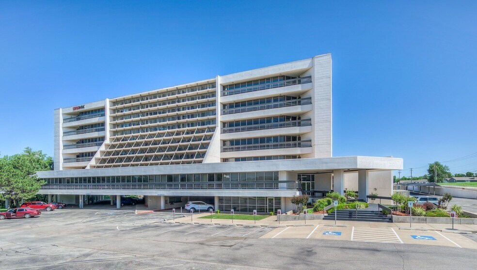 More Photos Of 5909 NW Expressway St, Oklahoma City Office For Lease