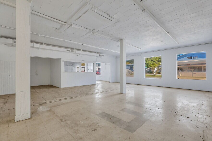 More Photos Of 2203 Skidaway Rd, Savannah Freestanding For Sale
