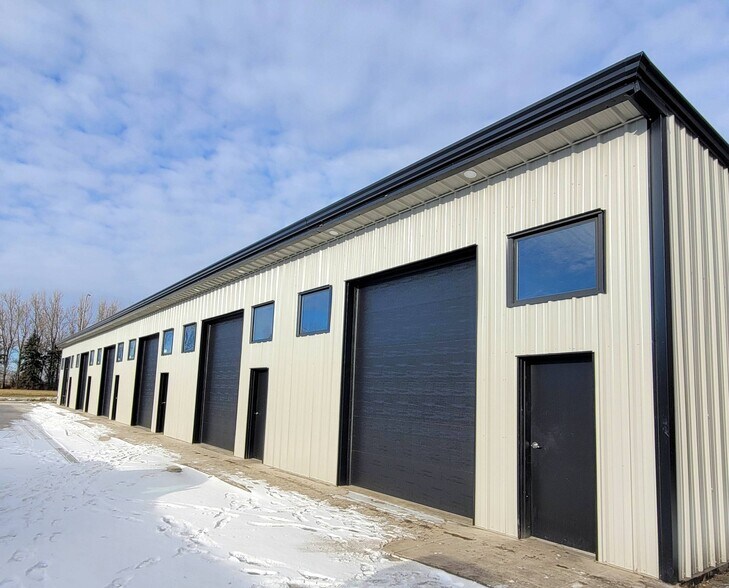 More Photos Of 2975 Heartland Dr, Grand Forks Flex For Lease