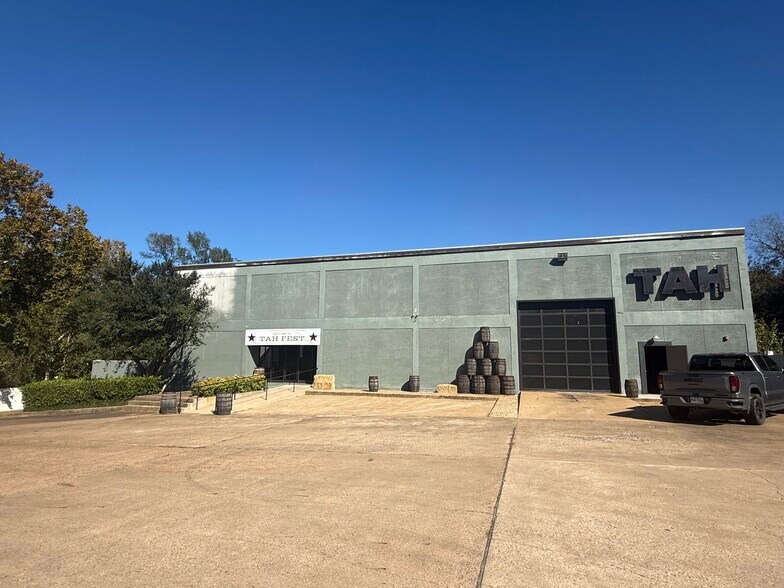 Primary Photo Of 100 N Church St, Palestine Distribution For Lease