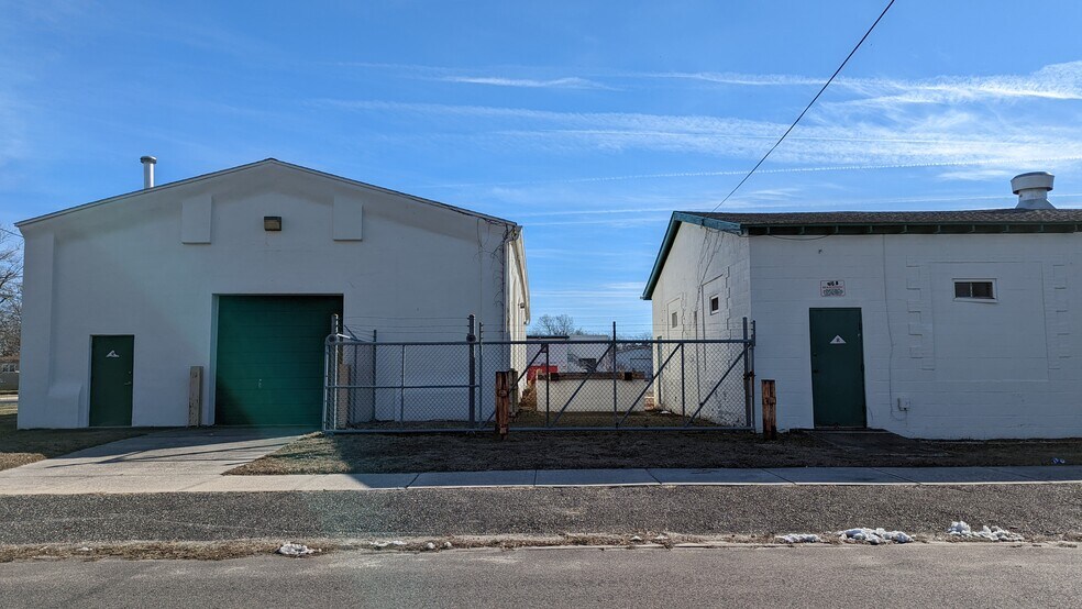 More Photos Of 717 Longfellow St, Woodbine Warehouse For Lease