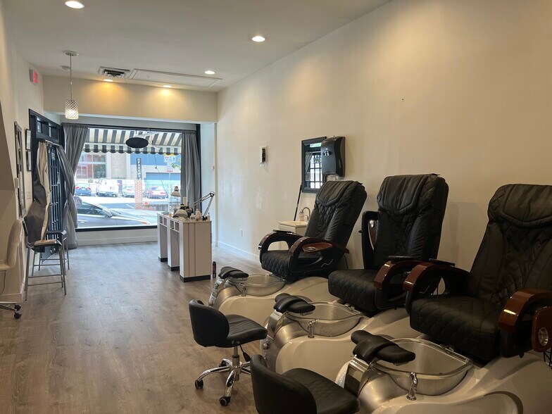 More Photos Of 226 N Liberty St, Baltimore Storefront Retail Residential For Sale