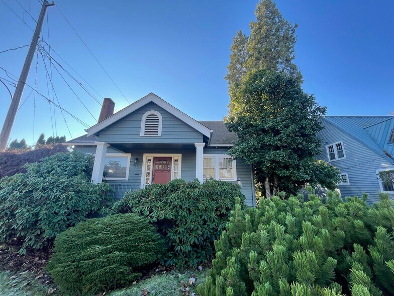 Primary Photo Of 980 Market St NE, Salem Office For Sale