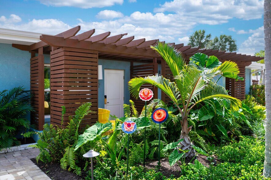 More Photos Of 212 Casey Key Rd, Nokomis Hotel For Sale