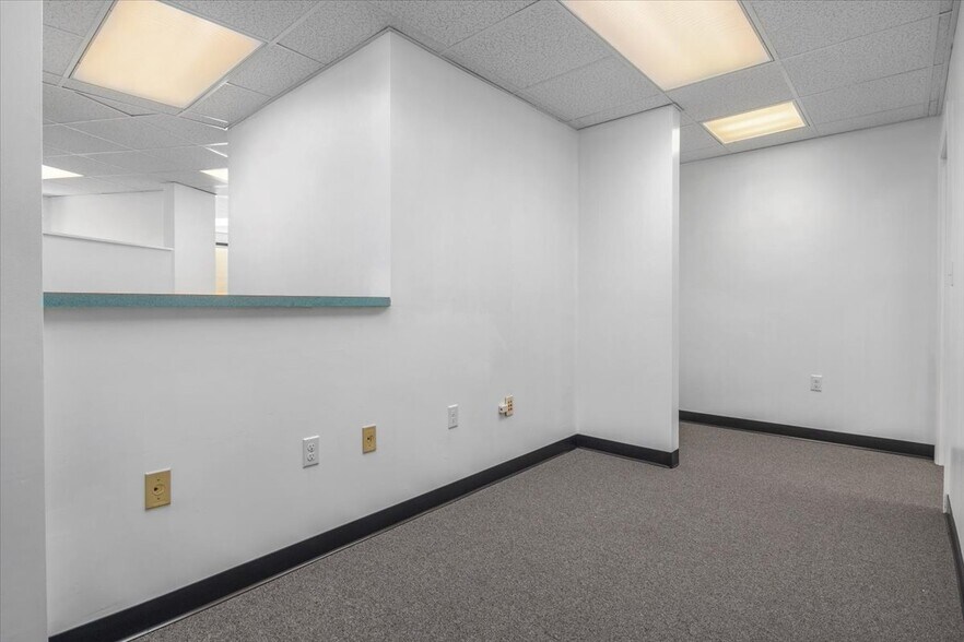 More Photos Of 478 Torrey St, Brockton Medical For Sale