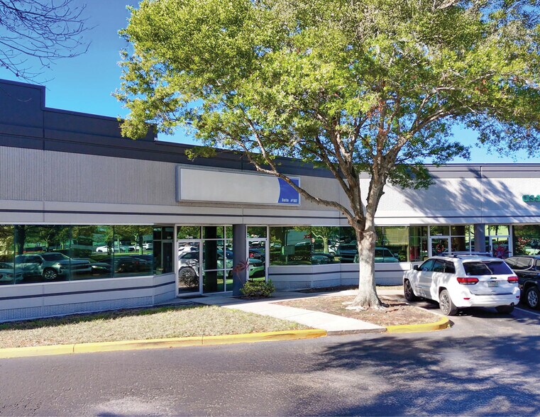 More Photos Of 7751 Kingspointe Pky, Orlando Light Distribution For Lease