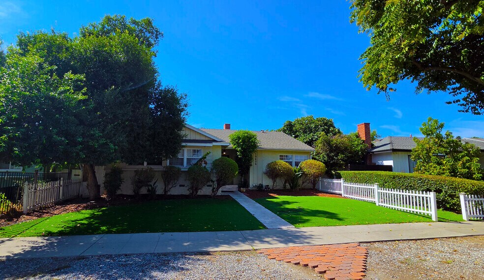 Primary Photo Of 19604 Victory Blvd, Tarzana Apartments For Sale