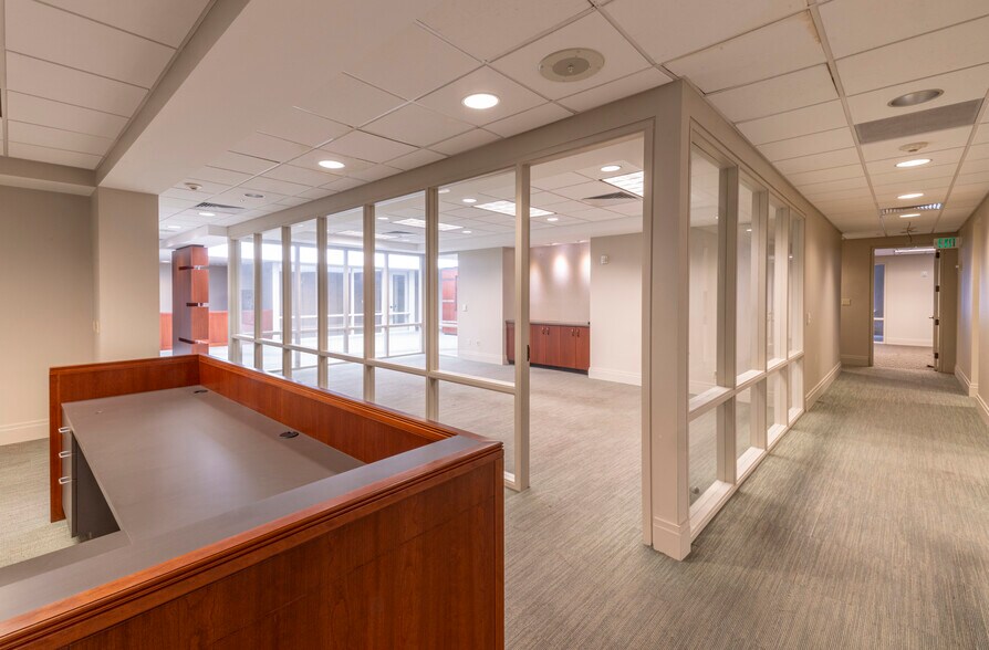 More Photos Of 5240 Poplar Ave, Memphis Office For Lease
