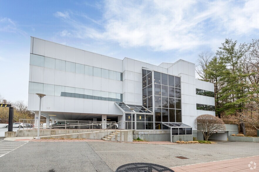 More Photos Of 117 E Stevens Ave, Valhalla Office For Lease