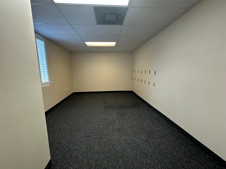 More Photos Of 1936 Hollywood Blvd, Hollywood Storefront Retail Office For Lease