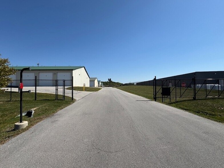 More Photos Of 630 Sumpter St, Fort Wayne Self Storage For Lease