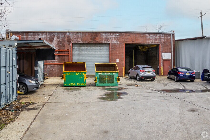 More Photos Of 169-193 Highland Pky, Roselle Manufacturing For Lease