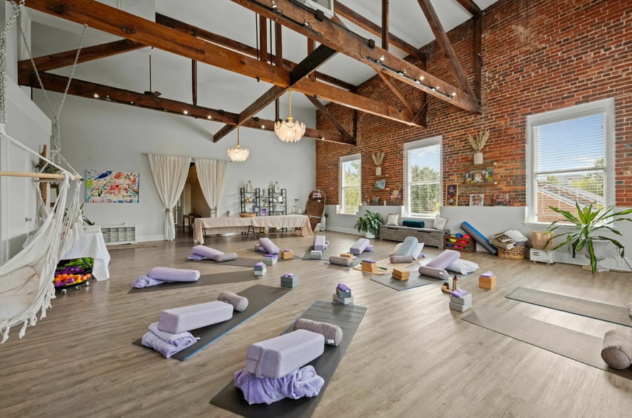 More Photos Of 202 Craven St, New Bern General Retail For Sale