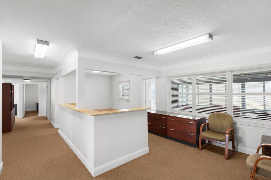 More Photos Of 2672 66th St N, Saint Petersburg Medical For Sale