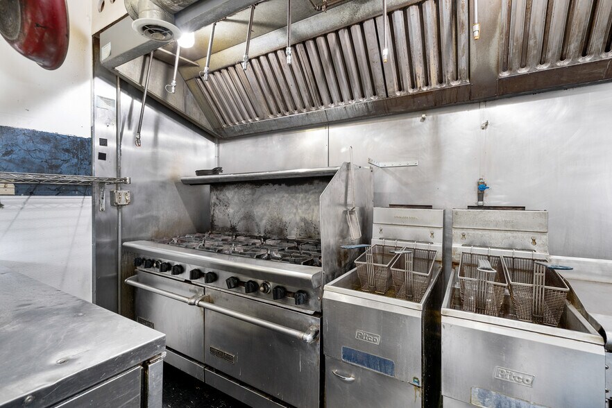 More Photos Of 13 Park Ave, Hadley Restaurant For Sale