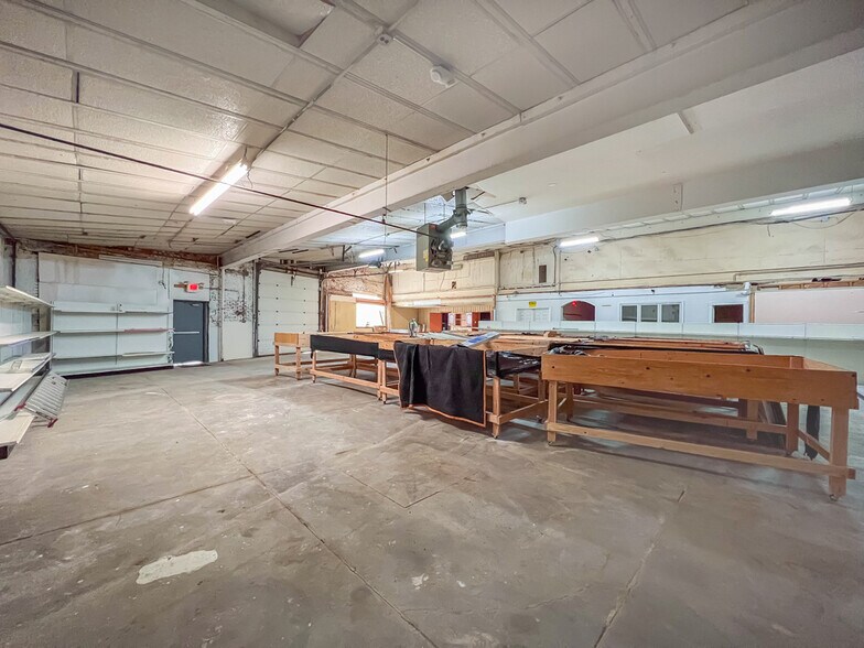 More Photos Of 222 E Bridge St, Morrisville Light Distribution For Sale