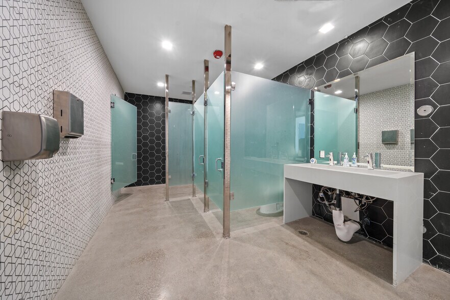 More Photos Of 5963-5965 Washington Blvd, Culver City Loft Creative Space For Lease