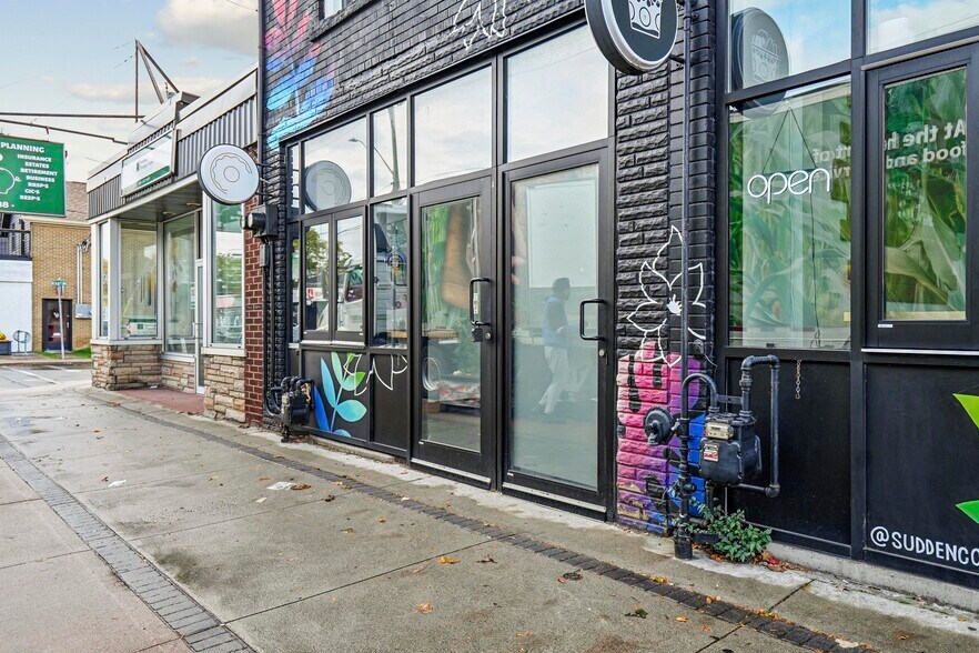 More Photos Of 586 Concession St, Hamilton Storefront Retail Residential For Lease
