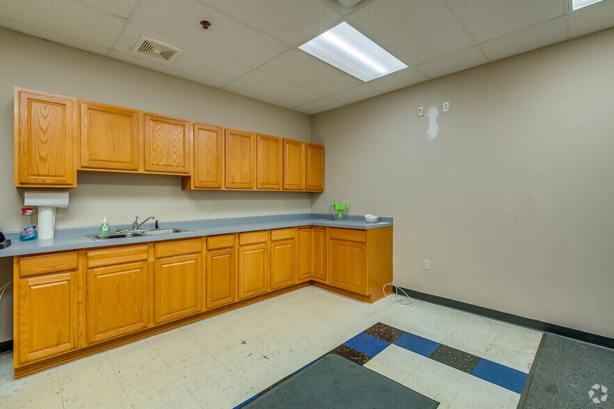 More Photos Of 2390 Industrial Dr, Neenah Warehouse For Sale