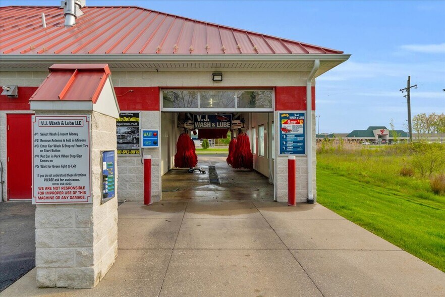 More Photos Of 1000 Shortcut Rd, Marine City Freestanding For Sale