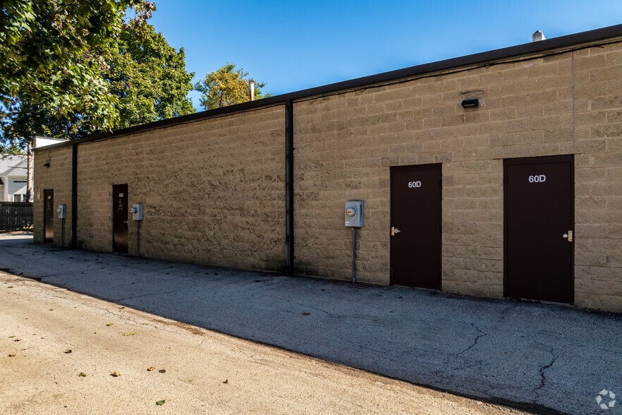 More Photos Of 40-60 W Terra Cotta Ave, Crystal Lake Unknown For Lease