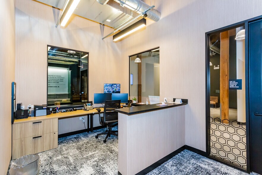 More Photos Of 2100 S Morgan St, Chicago Office For Lease