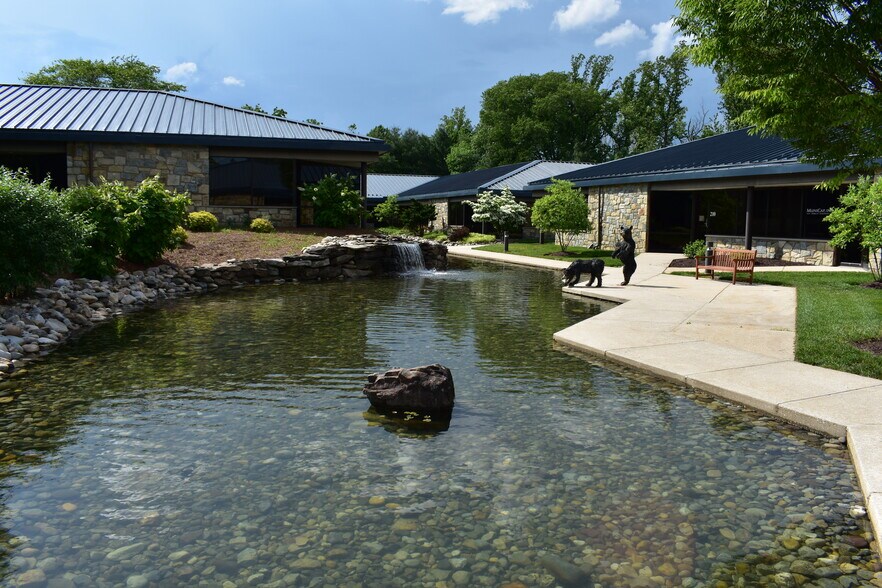 More Photos Of 8945-8975 Guilford Rd, Columbia Unknown For Lease