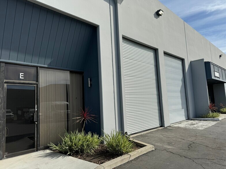 More Photos Of 1390 E Burnett St, Signal Hill Unknown For Lease