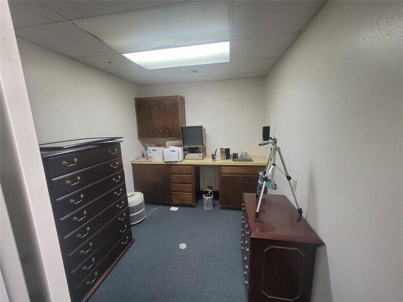 More Photos Of 405 N Harmon Ave, Watonga Office For Sale