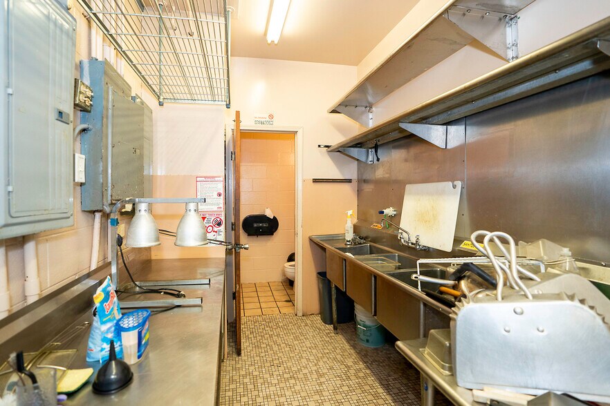 More Photos Of 6006 Shepherdsville Rd, Louisville Restaurant For Sale