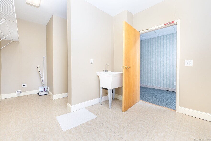More Photos Of 11 Hayward Ave, Colchester Office For Sale