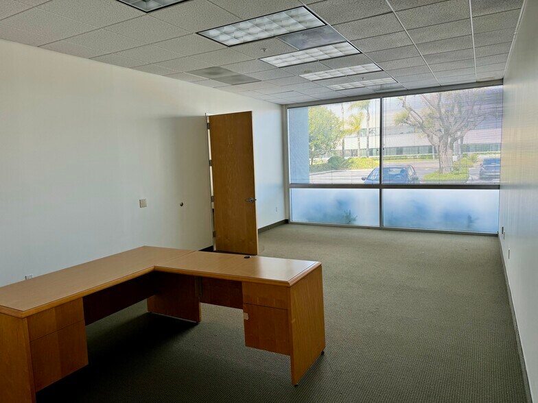 More Photos Of 2320-2350 Wankel Way, Oxnard Medical For Lease