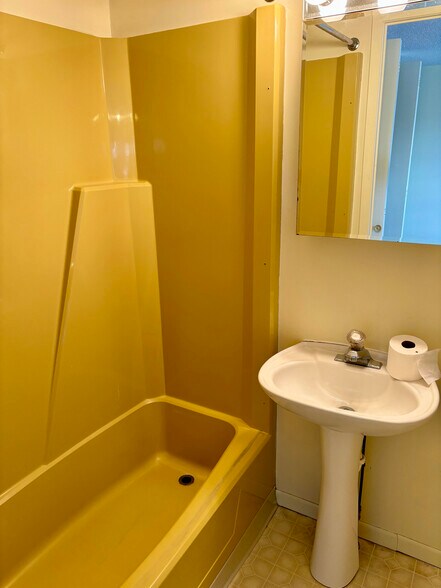 More Photos Of 521 S Emmett St, Virden Manufactured Housing Mobile Home Park For Sale