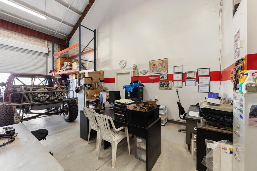 More Photos Of 907 Mission Rock Rd, Santa Paula Light Manufacturing For Sale