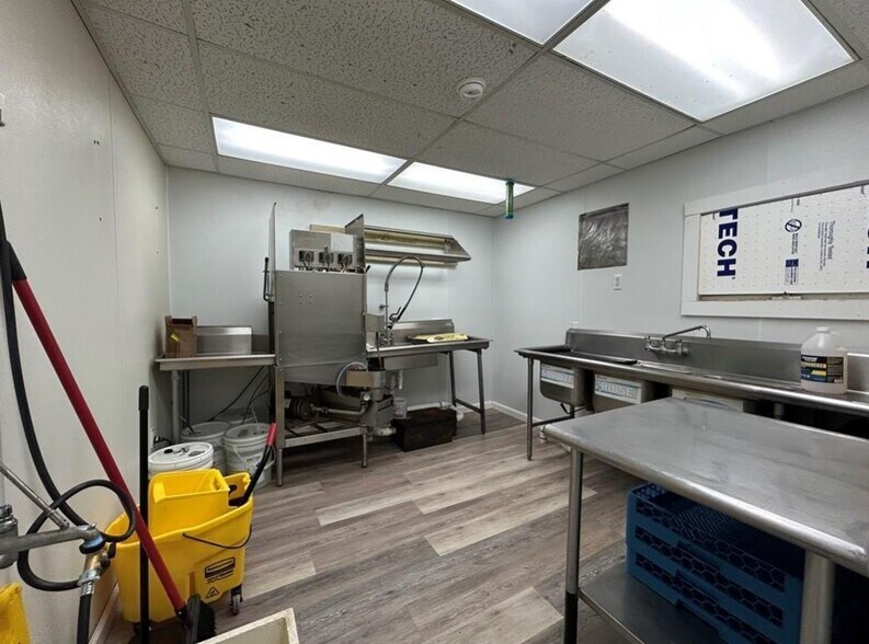More Photos Of 401 E 4th St, Watkins Glen Restaurant For Sale