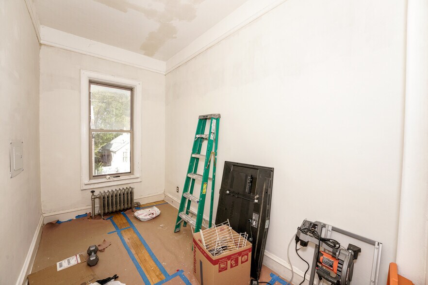 More Photos Of 2670-2678 N Holton St, Milwaukee Storefront Retail Residential For Sale