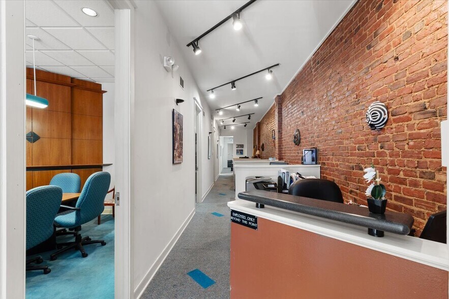 More Photos Of 206 W Broad St, Richmond Office Residential For Lease