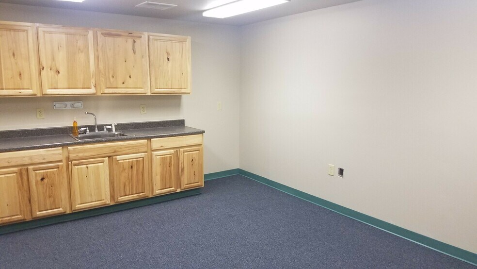 More Photos Of 3211 Dryden Rd, Dayton Warehouse For Lease