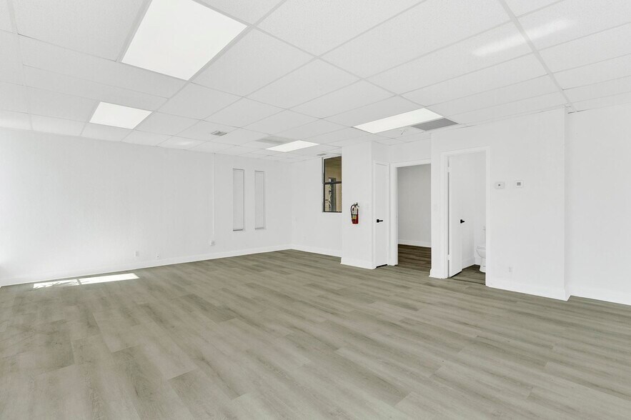 More Photos Of 1900 N University Dr, Pembroke Pines Office For Lease