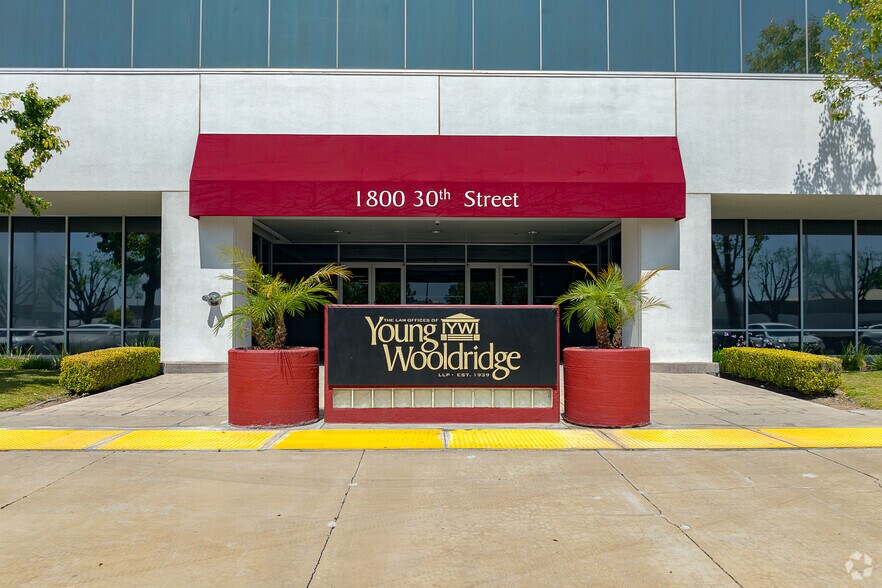More Photos Of 1800 30th St, Bakersfield Office For Lease