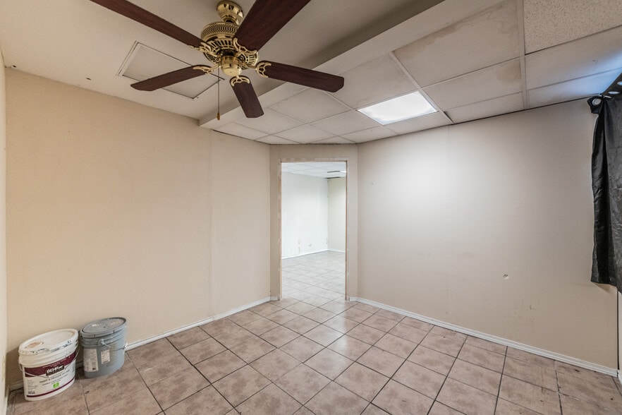 More Photos Of 1006 West Ave, San Antonio Freestanding For Lease