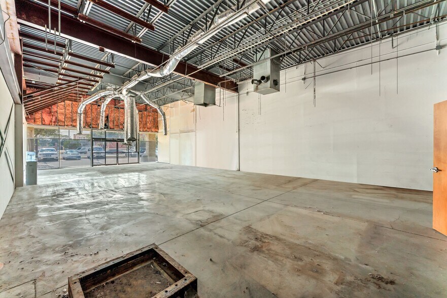 More Photos Of 1714 Precinct Line Rd, Hurst Unknown For Lease