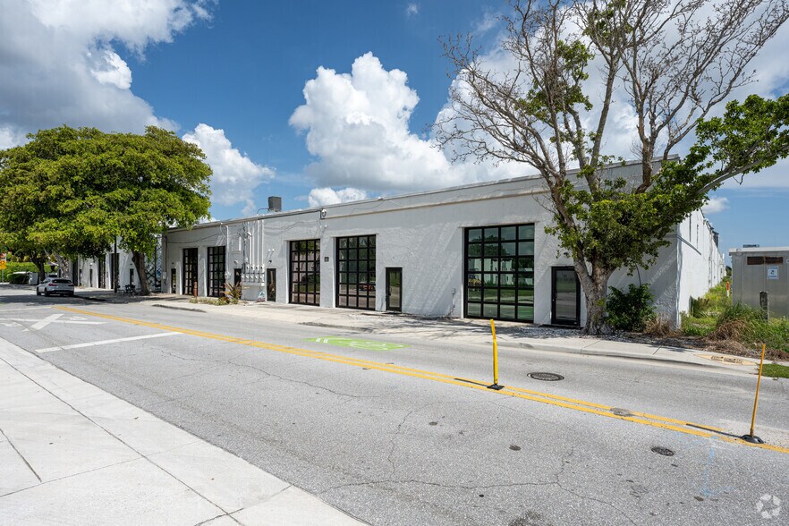 More Photos Of 500-502 Palm St, West Palm Beach General Retail For Lease